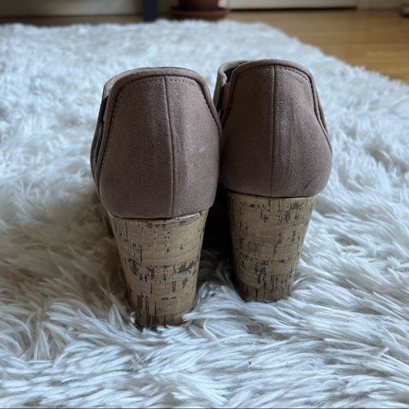Women sandals, size 9.5, used a couple if times, in good conditions - Picture 3 of 5